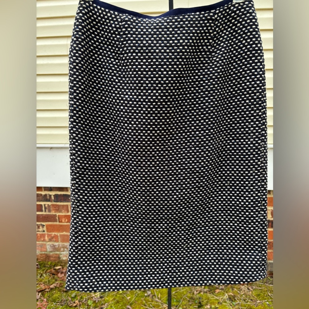 Tory Burch Blue White Pencil Skirt 13” waist 22” length metallic tweed city job